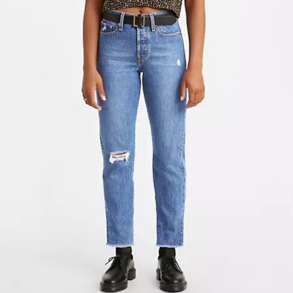 Levi’s Women’s Wedgie Fit Ankle Jeans - Picture 2 of 2